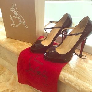 Christian Louboutin Burlina patent peep toe pump